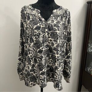 EUC Wonderly Black & White Floral Women's Top - L